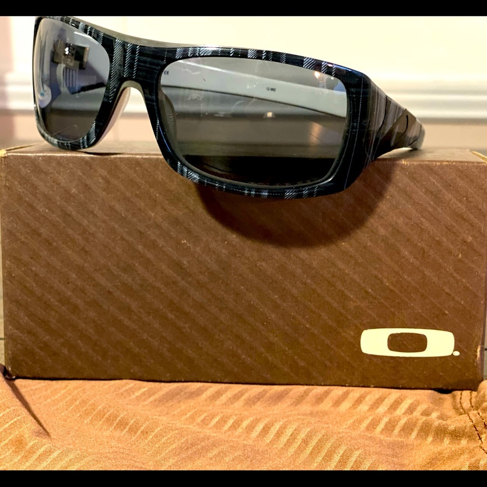 Men’s Polarized Oakley Sunglasses
